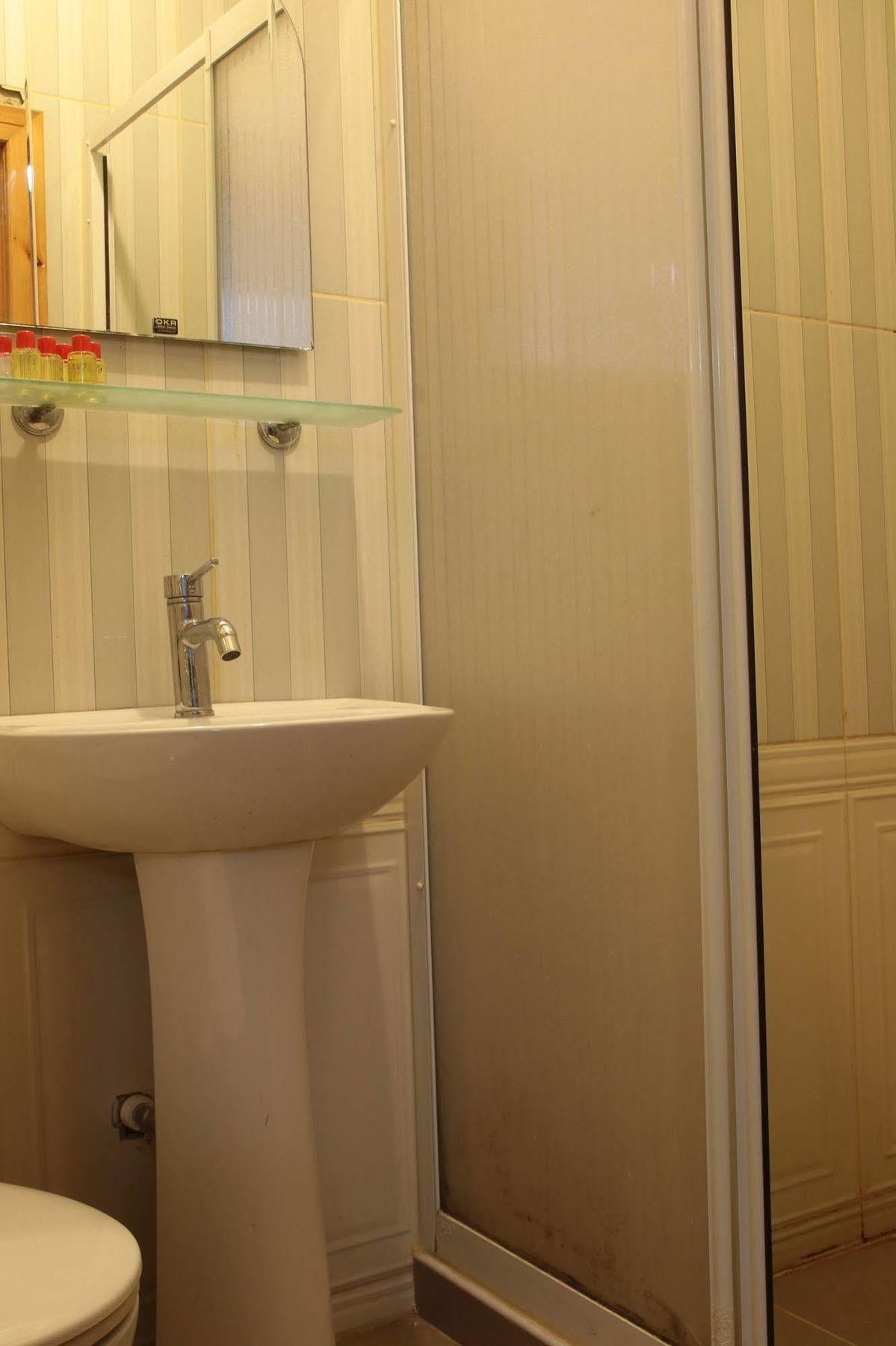 Eagles Budget Home Istanbul Bagian luar foto